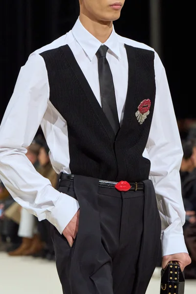 Look 14